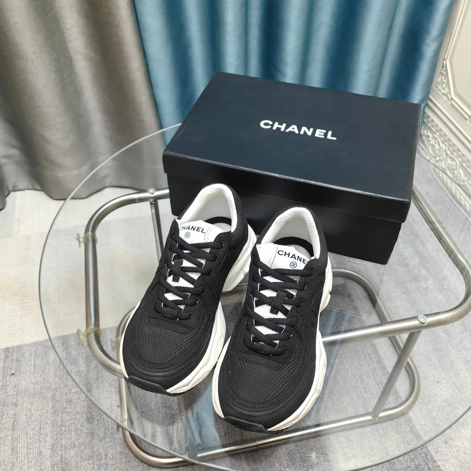 p680🐮🐮Chanel Chanel dad shoes, men and women couples - 2025 counter top casual sports shoes This classic design; the upper is electro-embroidered with a variety of techniques; the outsole is fashionable and sporty; it is unusual to incorporate a variety of color matching elements... The diversified mix and match is very beautiful and versatile, casual, fashionable, sports and outdoor can be taken into account... ꫛꫀꪝ Go➫ Material: ❶Upper is made of: Original imported first-layer silk cowhide + original waterproof cloth + original first-layer cowhide ❷Inner lining: original sheep lining + mesh ❸Outsole based on: original TPU combination outsole Special counter boutique packaging complete set for women 35–41
